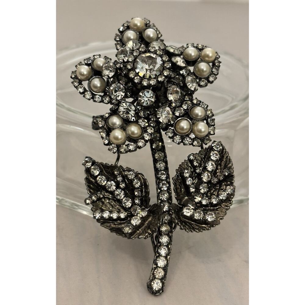 Vintage LAWRENCE VRBA Rhinestone/Pearl Gunmetal Flower BROOCH 4.5”